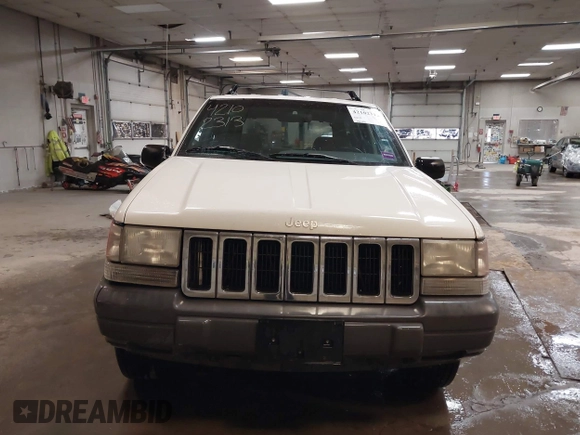 1997 Jeep Grand Cherokee Laredo z VIN 1J4GZ58S9VC562907, wystawiony jako IAAI lot #42102313 z przebiegiem 137 672 mil mil oraz . Historia ofert i sprzedaży dostępna na DreamBid. Obrazek 12.