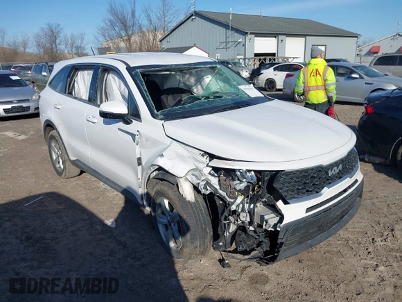 2022 Kia Sorento LX z VIN 5XYRGDLC7NG148891, wystawiony jako IAAI lot #41781953 z przebiegiem 58 100 mil mil oraz . Historia ofert i sprzedaży dostępna na DreamBid. Obrazek 1.