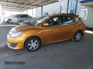 2010 Toyota Matrix S z VIN 2T1LE4EE5AC017779, wystawiony jako Copart lot #58762895 z przebiegiem 102 217 mil mil oraz Szkoda całkowita • Salvage title. Historia ofert i sprzedaży dostępna na DreamBid. Obrazek 1.