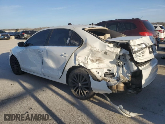 2016 Volkswagen Jetta SEL z VIN 3VWL07AJXGM219128, wystawiony jako Copart lot #49392665 z przebiegiem 131 518 mil mil oraz Szkoda całkowita • Salvage title. Historia ofert i sprzedaży dostępna na DreamBid. Obrazek 2.