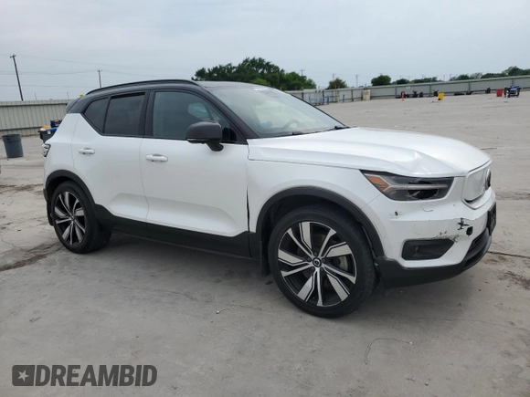 2021 Volvo XC40 z VIN YV4ED3UR8M2611762, wystawiony jako Copart lot #53993175 z przebiegiem 70 428 mil mil oraz Tytuł czysty. Historia ofert i sprzedaży dostępna na DreamBid. Obrazek 4.