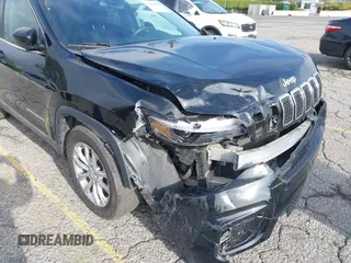2019 Jeep Cherokee Latitude with VIN 1C4PJLCB8KD215423, listed as a IAAI auction lot 41911882 with 76,965 mi miles. Bid and sale history available at carsss.com. Image 6.