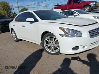 2014 Nissan Maxima S z VIN 1N4AA5AP4EC492795, wystawiony jako IAAI lot #40700233 z przebiegiem 163 096 mil mil oraz . Historia ofert i sprzedaży dostępna na DreamBid. Obrazek 1.