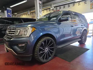 2018 Ford Expedition XLT z VIN 1FMJU1HT2JEA50850, wystawiony jako Copart lot #57295665 z przebiegiem 96 754 mil mil oraz Czysty tytuł • Clean title. Historia ofert i sprzedaży dostępna na DreamBid. Obrazek 2.