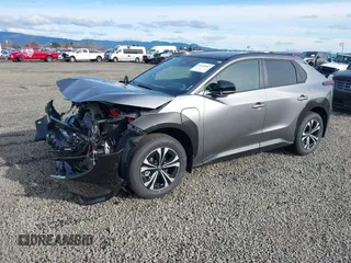2024 Toyota bZ4X XLE z VIN JTMABACA2RA069207, wystawiony jako IAAI lot #41632667 z przebiegiem 7329 mil mil oraz . Historia ofert i sprzedaży dostępna na DreamBid. Obrazek 2.