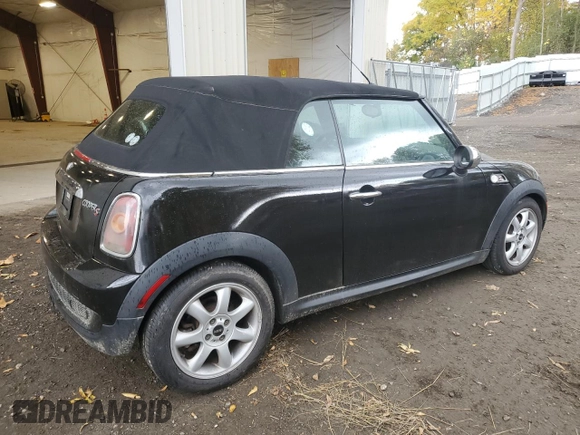 2010 MINI Convertible S с VIN WMWMS3C52ATY09453, выставлен на аукционе Copart как лот 88433535 с пробегом Не указан миль и На запчасти • Non repairable. История ставок и продаж доступна на DreamBid. Изображение 3.