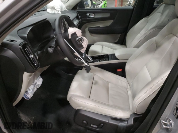 2024 Volvo XC40 Ultimate Dark Theme z VIN YV4L12UM4R2213891, wystawiony jako Copart lot #85272044 z przebiegiem Nie podano mil oraz Nie do naprawy • Non repairable. Historia ofert i sprzedaży dostępna na DreamBid. Obrazek 7.