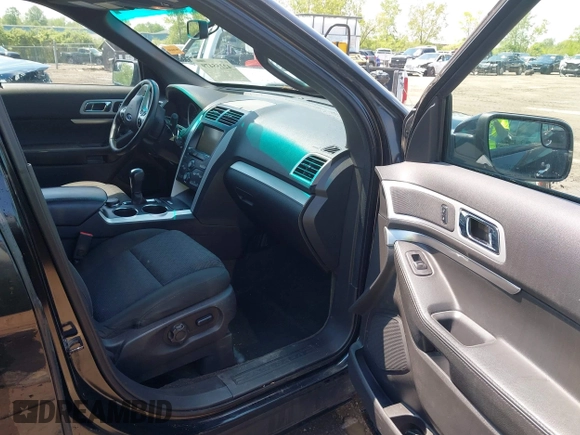 2014 Ford Explorer XLT z VIN 1FM5K8D82EGA16631, wystawiony jako IAAI lot #42255479 z przebiegiem 159 867 mil mil oraz . Historia ofert i sprzedaży dostępna na DreamBid. Obrazek 5.