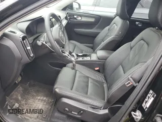 2023 Volvo XC40 Ultimate Bright Theme с VIN YV4L12UA1P2075634, выставлен на аукционе Copart как лот 67070524 с пробегом Не указан миль и Списание • Salvage title. История ставок и продаж доступна на DreamBid. Изображение 7.