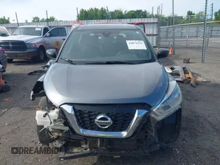 2020 Nissan Kicks S z VIN 3N1CP5BV1LL544239, wystawiony jako IAAI lot #42071513 z przebiegiem 89 921 mil mil oraz . Historia ofert i sprzedaży dostępna na DreamBid. Obrazek 13.