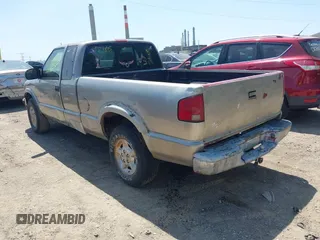 2001 Chevrolet S-10 LS with VIN 1GCDT19W41K181244, listed as a IAAI auction lot 42129845 with 183,368 mi miles and . Bid and sale history available at DreamBid. Image 3.