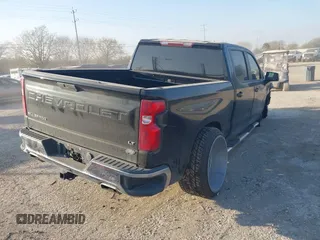 2020 Chevrolet Silverado 1500 LT z VIN 3GCUYDED2LG199937, wystawiony jako IAAI lot #41755254 z przebiegiem 43 679 mil mil oraz . Historia ofert i sprzedaży dostępna na DreamBid. Obrazek 4.