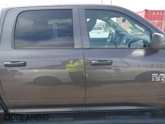 2021 Ram 1500 Tradesman z VIN 3C6RR6KG9MG563230, wystawiony jako IAAI lot #41905688 z przebiegiem 81 143 mil mil oraz . Historia ofert i sprzedaży dostępna na DreamBid. Obrazek 14.