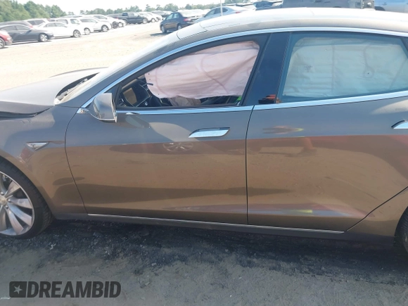 2016 Tesla Model S 70 with VIN 5YJSA1E1XGF126620, listed as a IAAI auction lot 40227035 with 71,400 mi miles and . Bid and sale history available at DreamBid. Image 14.