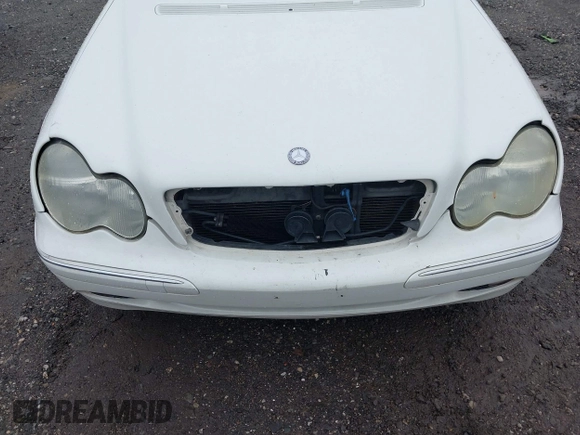 2003 Mercedes-Benz C 240 z VIN WDBRF61J63F390375, wystawiony jako IAAI lot #42207848 z przebiegiem Nie podano mil oraz . Historia ofert i sprzedaży dostępna na DreamBid. Obrazek 6.
