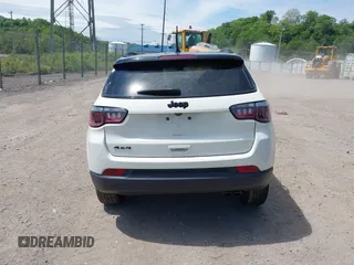 2019 Jeep Compass Latitude z VIN 3C4NJDBB1KT629829, wystawiony jako IAAI lot #42244638 z przebiegiem 111 566 mil mil oraz . Historia ofert i sprzedaży dostępna na DreamBid. Obrazek 16.