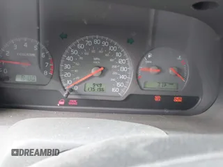2001 Volvo V40 z VIN YV1VW29531F656295, wystawiony jako IAAI lot #42280990 z przebiegiem 175 196 mil mil oraz . Historia ofert i sprzedaży dostępna na DreamBid. Obrazek 7.