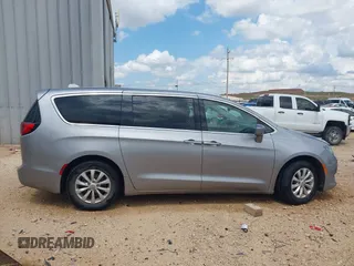 2018 Chrysler Pacifica Touring Plus z VIN 2C4RC1FG5JR280143, wystawiony jako IAAI lot #42350483 z przebiegiem 103 460 mil mil oraz . Historia ofert i sprzedaży dostępna na DreamBid. Obrazek 13.
