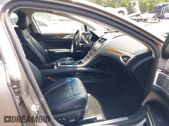 2016 Lincoln MKZ z VIN 3LN6L2J97GR617086, wystawiony jako IAAI lot #42446924 z przebiegiem 107 591 mil mil oraz . Historia ofert i sprzedaży dostępna na DreamBid. Obrazek 5.