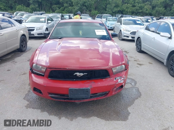 2012 Ford Mustang Premium z VIN 1ZVBP8AM2C5205750, wystawiony jako IAAI lot #42553306 z przebiegiem Nie podano mil oraz . Historia ofert i sprzedaży dostępna na DreamBid. Obrazek 12.