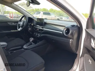 2021 Kia Forte LXS z VIN 3KPF24ADXME385870, wystawiony jako IAAI lot #42077211 z przebiegiem 120 278 mil mil oraz . Historia ofert i sprzedaży dostępna na DreamBid. Obrazek 5.