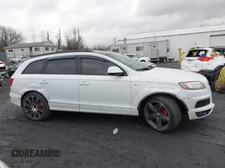 2014 Audi Q7 3.0T S line Prestige with VIN WA1DGAFE4ED010577, listed as a IAAI auction lot 41498879 with 180,403 mi miles. Bid and sale history available at carsss.com. Image 13.