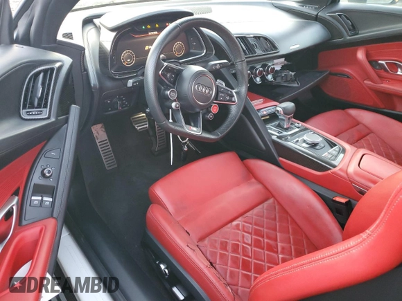 2020 Audi R8 Spyder performance z VIN WUA4BCFX3L7901606, wystawiony jako Copart lot #50161615 z przebiegiem 3 669 mil mil oraz Nie do naprawy • Non repairable. Historia ofert i sprzedaży dostępna na DreamBid. Obrazek 8.