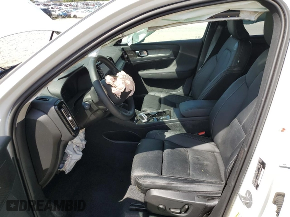 2024 Volvo XC40 Plus Bright Theme z VIN YV4L12UE9R2224474, wystawiony jako Copart lot #52773045 z przebiegiem 13 308 mil mil oraz Szkoda całkowita • Salvage title. Historia ofert i sprzedaży dostępna na DreamBid. Obrazek 7.