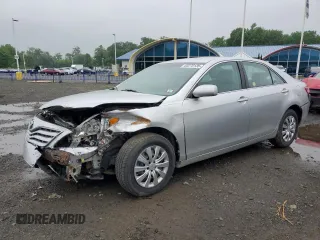 2010 Toyota Camry z VIN 4T4BF3EK0AR038388, wystawiony jako Copart lot #60270135 z przebiegiem 134 017 mil mil oraz Czysty tytuł • Clean title. Historia ofert i sprzedaży dostępna na DreamBid. Obrazek 1.