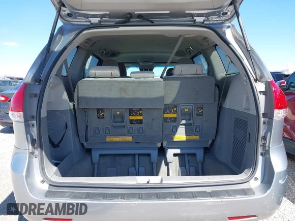 2014 Toyota Sienna LE AAS with VIN 5TDKK3DC2ES440251, listed as a IAAI auction lot 41803952 with 88,691 mi miles. Bid and sale history available at carsss.com. Image 17.