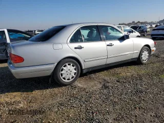 1998 Mercedes-Benz E 320 with VIN WDBJF25F7WA598665, listed as a Copart auction lot 83581624 with 131,537 mi miles and Clean Title. Bid and sale history available at DreamBid. Image 3.