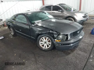 2007 Ford Mustang Deluxe с VIN 1ZVFT80N675266693, выставлен на аукционе IAAI как лот 42325889 с пробегом 187 900 миль миль и . История ставок и продаж доступна на DreamBid. Изображение 1.