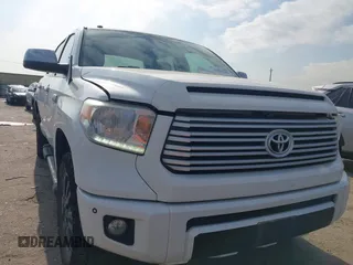 2017 Toyota Tundra Platinum z VIN 5TFAW5F17HX589955, wystawiony jako IAAI lot #42041694 z przebiegiem 127 355 mil mil oraz . Historia ofert i sprzedaży dostępna na DreamBid. Obrazek 1.