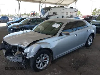 2012 Chrysler 300 Limited z VIN 2C3CCACG4CH223309, wystawiony jako IAAI lot #42217932 z przebiegiem 119 961 mil mil oraz . Historia ofert i sprzedaży dostępna na DreamBid. Obrazek 18.