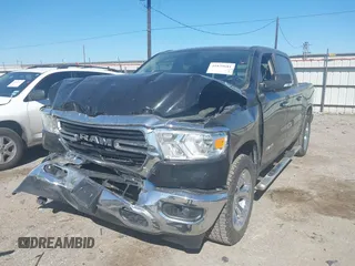 2020 Ram 1500 Big Horn z VIN 1C6SRFFT7LN137051, wystawiony jako IAAI lot #41839681 z przebiegiem 45 385 mil mil oraz . Historia ofert i sprzedaży dostępna na DreamBid. Obrazek 17.