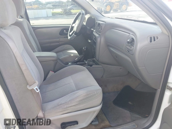 2005 Chevrolet TrailBlazer LT with VIN 1GNDT13S052380505, listed as a IAAI auction lot 40809454 with 139,395 mi miles and . Bid and sale history available at DreamBid. Image 5.