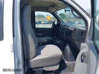 2013 Chevrolet Express Passenger 1LT with VIN 1GAZG1FA1D1191719, listed as a IAAI auction lot 42124977 with 92,228 mi miles. Bid and sale history available at carsss.com. Image 5.