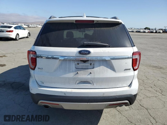 2017 Ford Explorer XLT z VIN 1FM5K8D82HGC48313, wystawiony jako Copart lot #58811785 z przebiegiem 120 898 mil mil oraz Szkoda całkowita • Salvage title. Historia ofert i sprzedaży dostępna na DreamBid. Obrazek 6.
