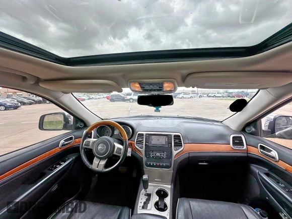 2013 Jeep Grand Cherokee Overland with VIN 1C4RJECT3DC533830, listed as a Copart auction lot 51374515 with 175,777 mi miles and Clean Title. Bid and sale history available at carsss.com. Image 9.