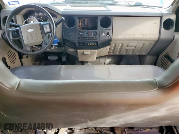 2008 Ford F-250 XL z VIN 1FTNX20508ED32012, wystawiony jako Copart lot #60426005 z przebiegiem 379 231 mil mil oraz Szkoda całkowita • Salvage title. Historia ofert i sprzedaży dostępna na DreamBid. Obrazek 8.