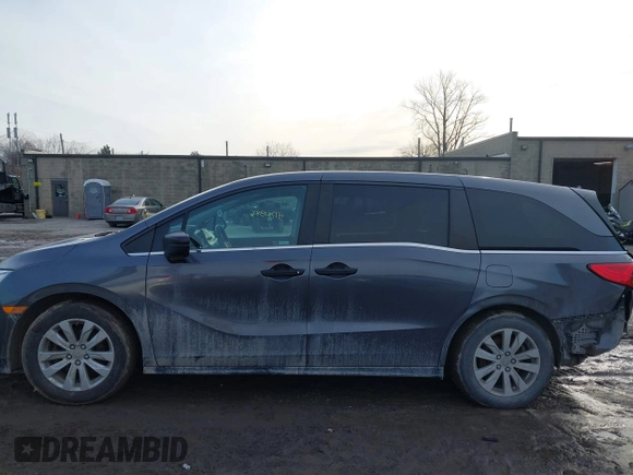 2018 Honda Odyssey LX with VIN 5FNRL6H27JB095795, listed as a IAAI auction lot 41780386 with 99,318 mi miles. Bid and sale history available at carsss.com. Image 14.
