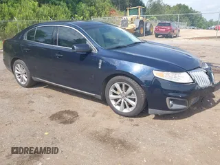 2009 Lincoln MKS z VIN 1LNHM93R69G625590, wystawiony jako IAAI lot #42270653 z przebiegiem 101 024 mil mil oraz . Historia ofert i sprzedaży dostępna na DreamBid. Obrazek 1.