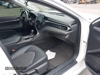 2022 Toyota Camry SE z VIN 4T1G11AK4NU675377, wystawiony jako IAAI lot #42057960 z przebiegiem 46 936 mil mil oraz . Historia ofert i sprzedaży dostępna na DreamBid. Obrazek 5.