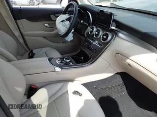 2019 Mercedes-Benz GLC 300 z VIN WDC0G4KB5KF626915, wystawiony jako IAAI lot #42100847 z przebiegiem 22 440 mil mil oraz . Historia ofert i sprzedaży dostępna na DreamBid. Obrazek 5.