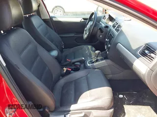 2013 Volkswagen Jetta SE with VIN 3VWDP7AJ8DM350439, listed as a IAAI auction lot 41957425 with 104,685 mi miles and . Bid and sale history available at DreamBid. Image 5.
