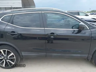 2017 Nissan Rogue SV with VIN JN1BJ1CP8HW028998, listed as a IAAI auction lot 42224825 with 96,213 mi miles and . Bid and sale history available at DreamBid. Image 13.