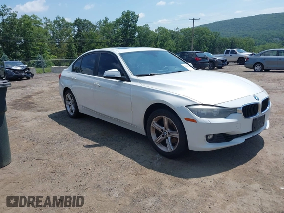 2013 BMW 3 Series 328i xDrive z VIN WBA3B3C56DF532787, wystawiony jako IAAI lot #42680965 z przebiegiem 152 352 mil mil oraz . Historia ofert i sprzedaży dostępna na DreamBid. Obrazek 1.