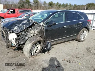 2018 Cadillac XT5 Premium Luxury AWD z VIN 1GYKNFRS4JZ181256, wystawiony jako Copart lot #49245515 z przebiegiem Nie podano mil oraz Szkoda całkowita • Salvage title. Historia ofert i sprzedaży dostępna na DreamBid. Obrazek 1.