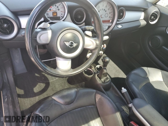 2008 MINI Hardtop with VIN WMWMF33518TT59583, listed as a Copart auction lot 50742985 with 101,831 mi miles and Clean Title. Bid and sale history available at DreamBid. Image 8.