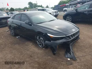 2024 Hyundai Elantra SEL z VIN KMHLS4DG0RU727064, wystawiony jako IAAI lot #42400042 z przebiegiem 14 111 mil mil oraz . Historia ofert i sprzedaży dostępna na DreamBid. Obrazek 1.